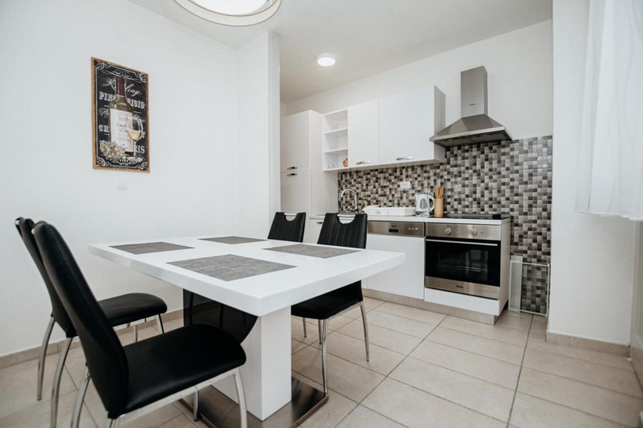 Double And Single S Apartments Zadar Exterior foto